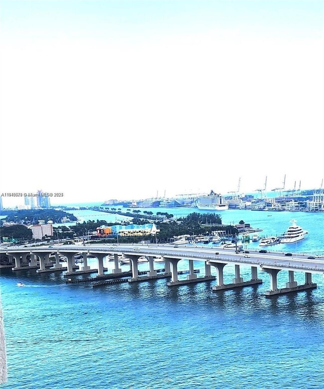 Building Photo - 555 NE 15th St