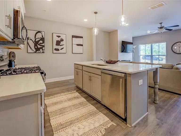 Building Photo - 1840 Eastmore Ave