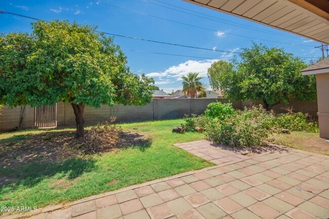 Building Photo - 7013 E Loma Land Dr