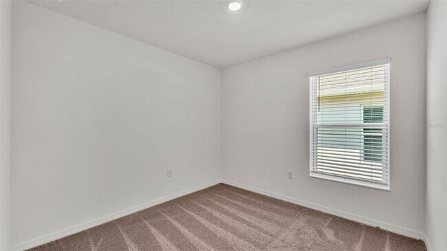 Building Photo - 727 Chestnut Ln