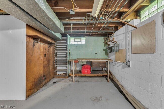 Building Photo - 77 Solon Rd