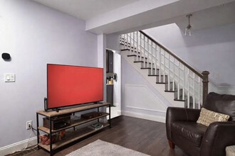 Building Photo - 22 Thurman St