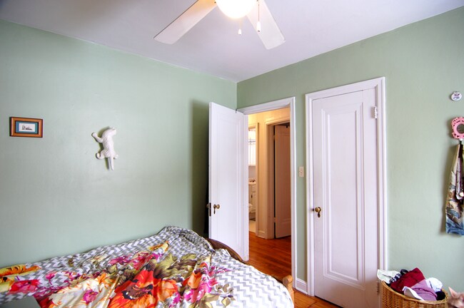 Building Photo - 704 S Grove St