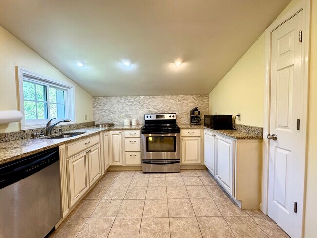 Building Photo - 1065 Mackey Pike