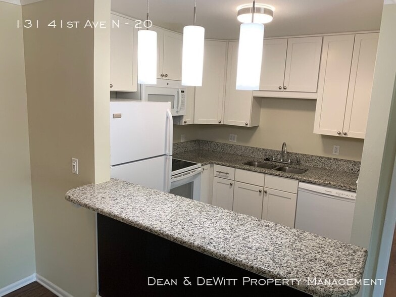 Building Photo - 2 Bed/2 Bath - Unit 31