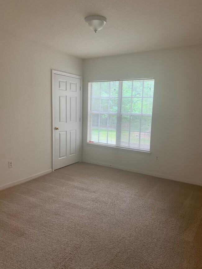 Building Photo - Coming Soon - Condo at Sunset Lake - 3 Beds, 2 Baths