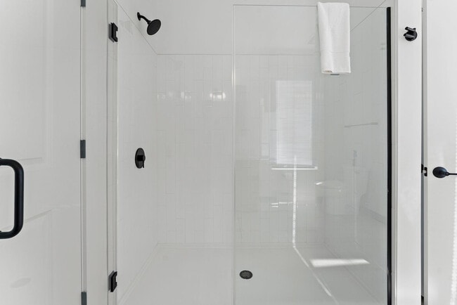 Building Photo - 600 Broadway-SI ID1240310P