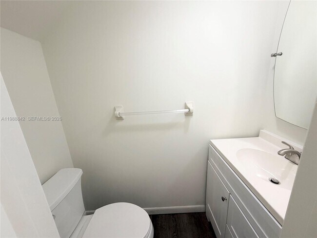 Building Photo - 6131 SW 42nd Ct