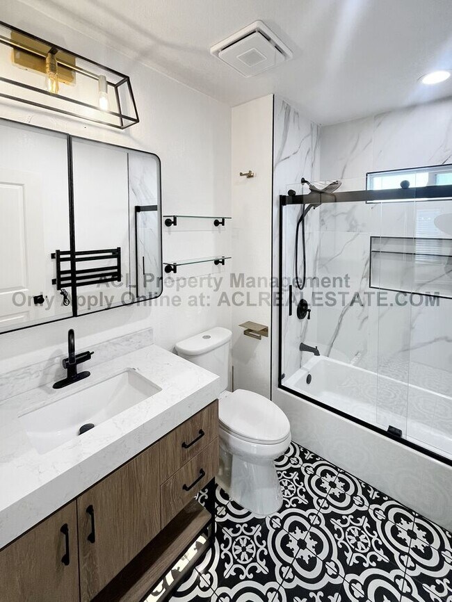 Building Photo - 2 Houses, 1 Price. Nicely Updated Single Family Home with ADU