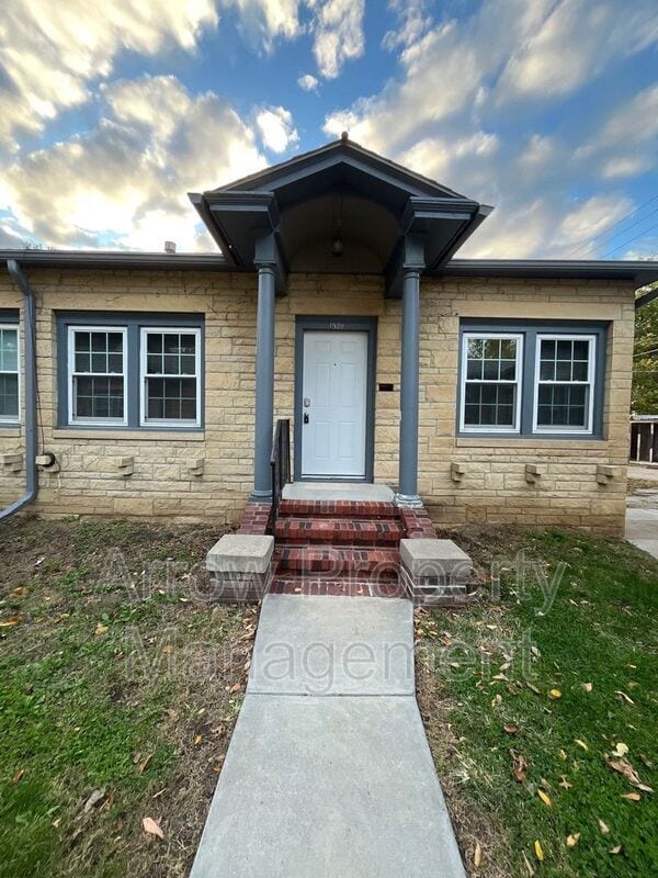 Building Photo - 1522 D St