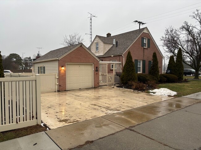 Building Photo - 3623 Columbus Ave