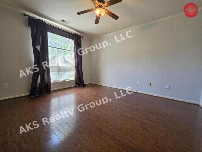 Building Photo - 5004 Melrose Way