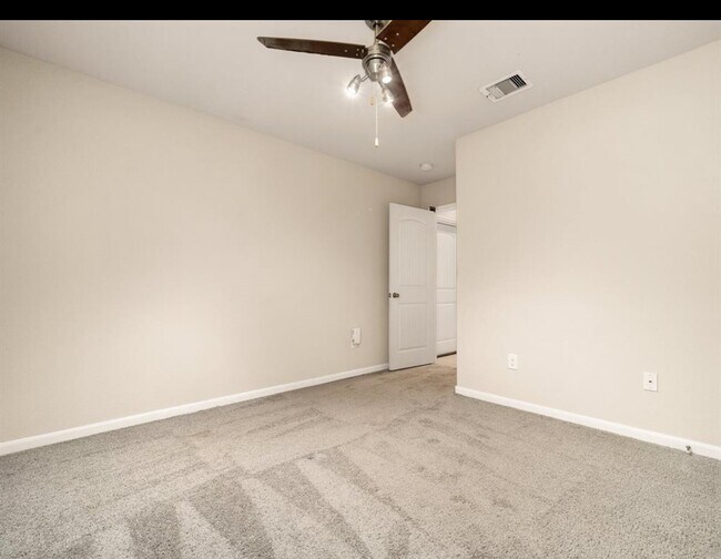 Building Photo - 8307 Oakleaf Meadow Ct