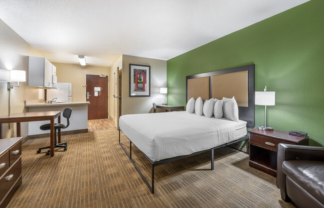 Building Photo - Furnished Studio-Indianapolis - Airport