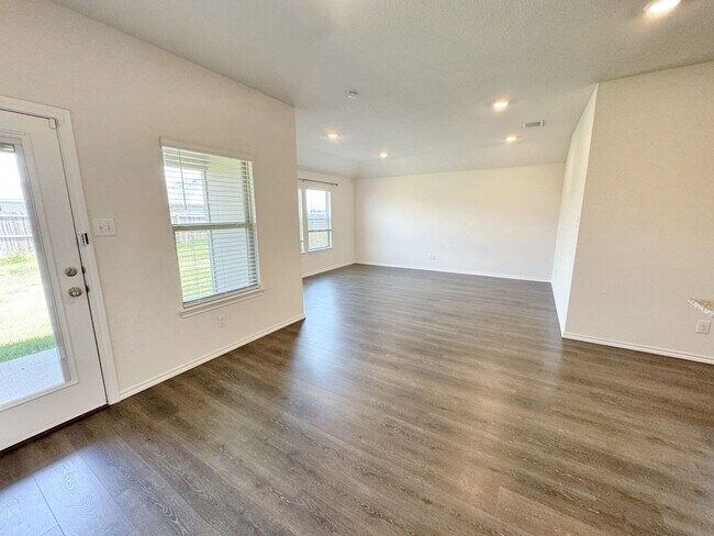 Building Photo - 3/2 in Magnolia Master Planned Community!