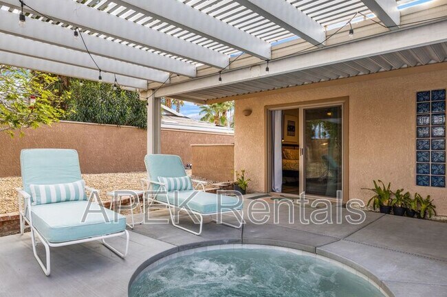 Building Photo - 1334 S San Joaquin Dr