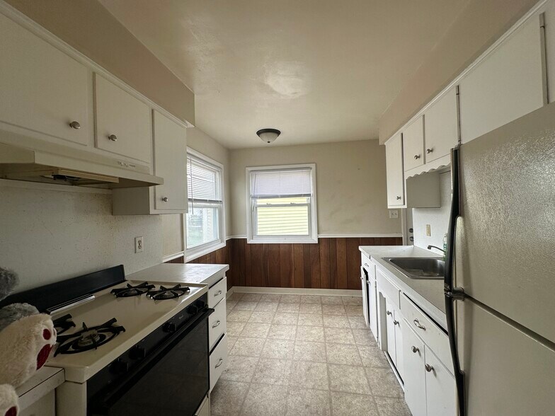 Building Photo - 930 Greenview Ave