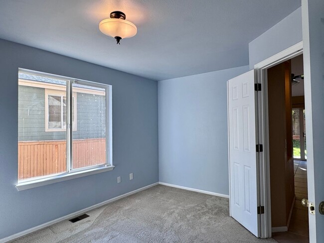 Building Photo - Spacious, Highlands Ranch Home Featuring 4...