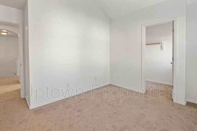 Building Photo - 1611 SW San Mateo Terrace