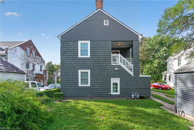 Building Photo - 318 61st St