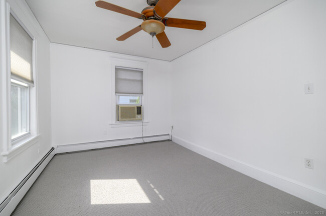 Building Photo - 231 Flax Hill Rd