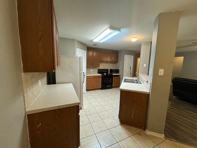 Building Photo - Nice 3 bedroom 2 Bath One Story Home
