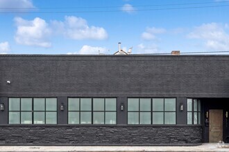 Building Photo - 2733 N Pulaski Rd