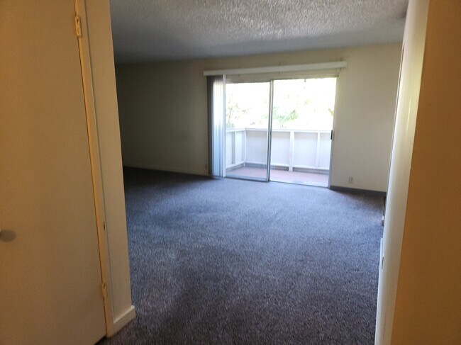 Living Area - 4260 Clayton Rd