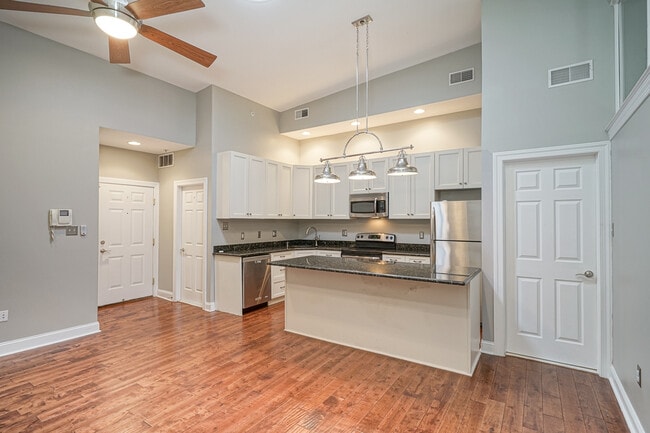 Primary Photo - 6 Strawberry St