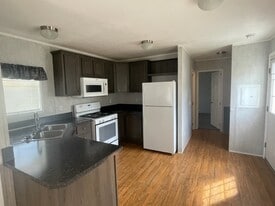 Building Photo - 33 Geneva Rd