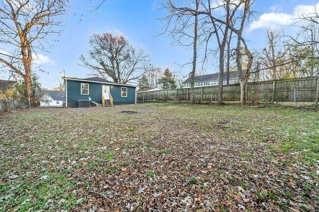 Building Photo - 828 Gracey Ave