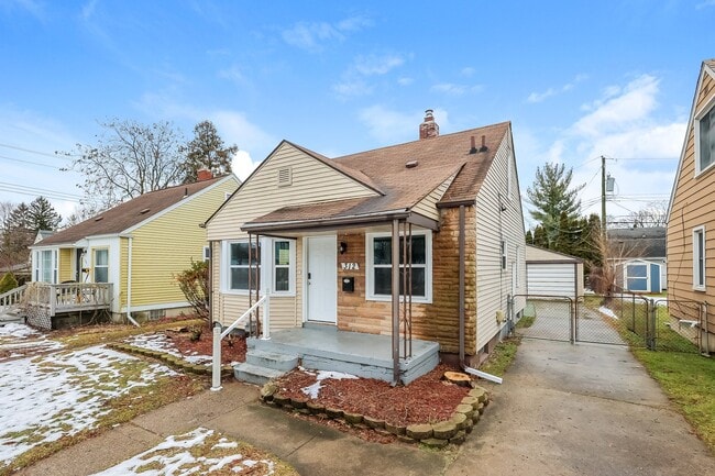 Building Photo - 312 De Villen Ave