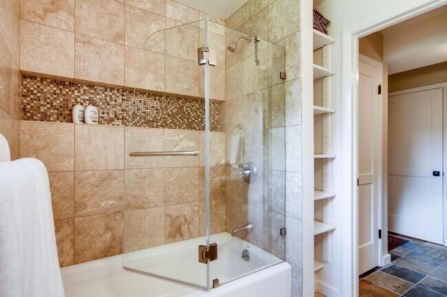 Building Photo - Fully Furnished Three Bedroom Home Available in Boulder 12 month lease FURNISHED ONLY.