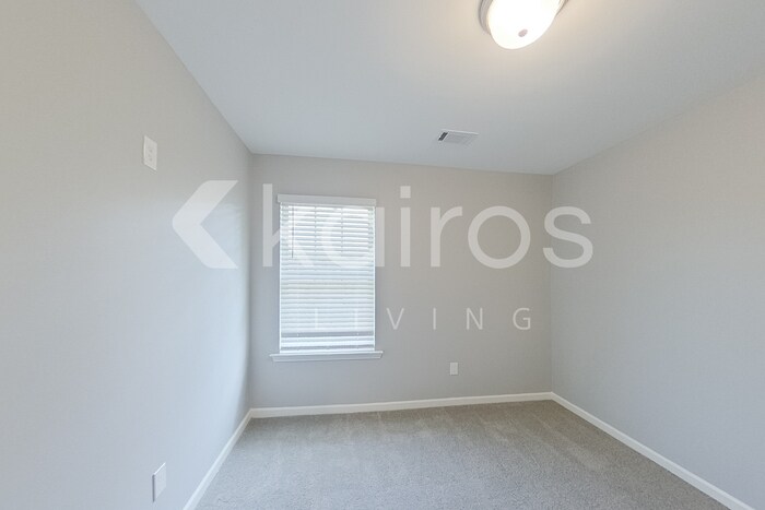 Building Photo - 749 Park Ln