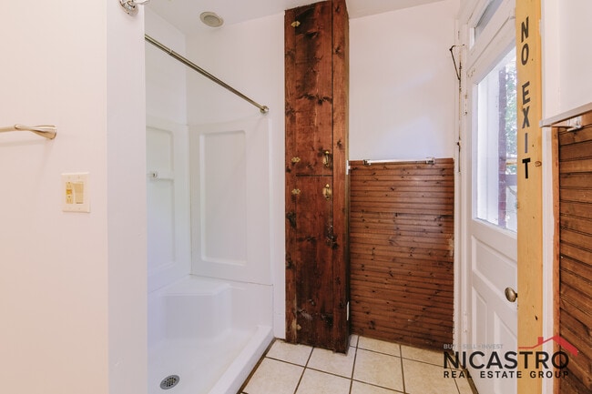 Building Photo - 182 E Lane Ave