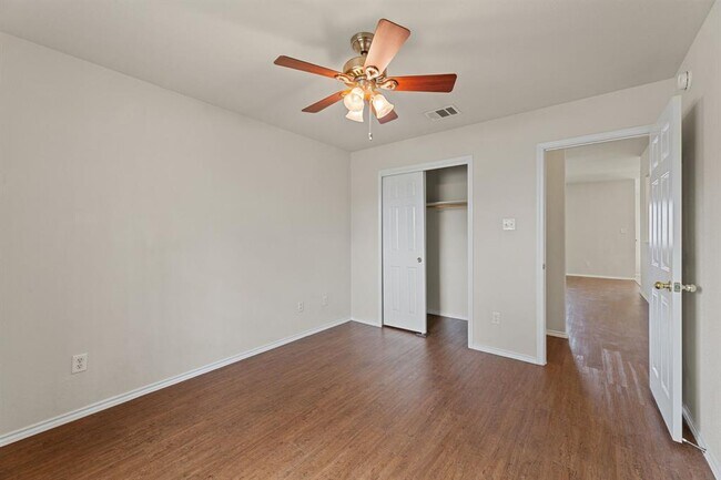 Building Photo - 4807 Golden Gate Dr