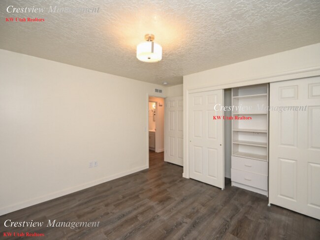 Building Photo - Martin Triplex