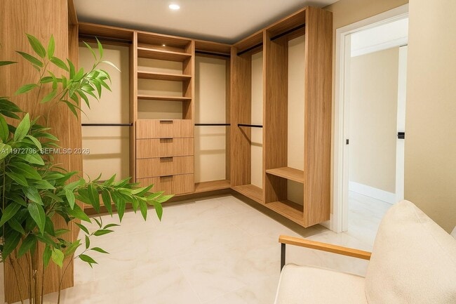 Building Photo - 1399 NE 38th St