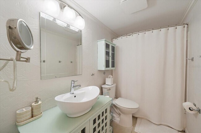 Building Photo - 2650 Leafy Ln