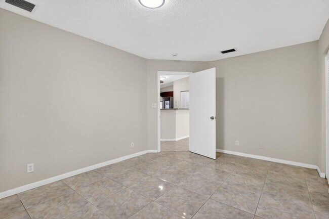 Building Photo - 2208 Evans St