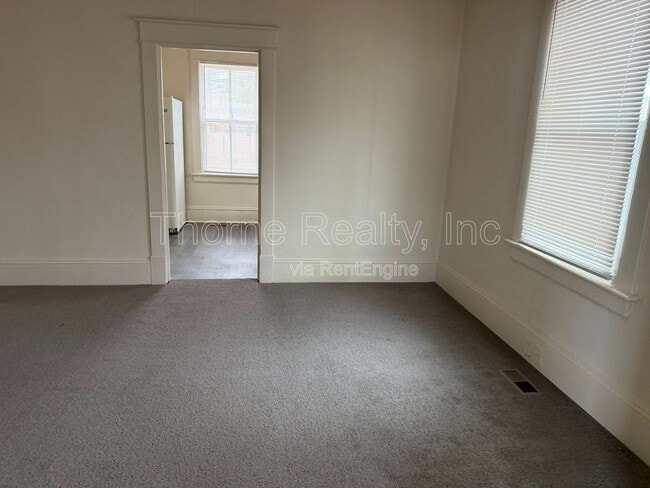 Building Photo - 614 S Howell St