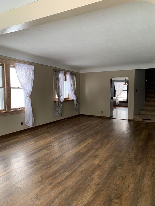 Building Photo - Charming Single Family Home