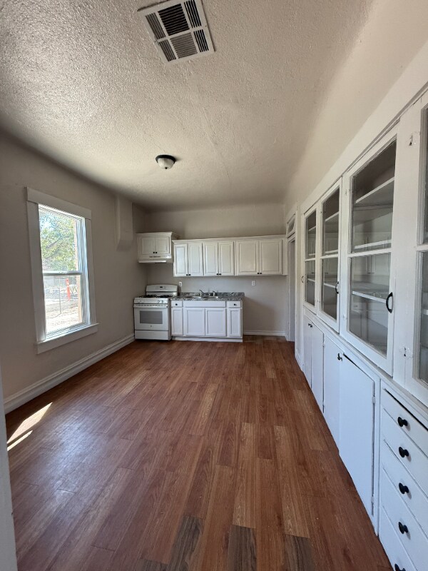 Building Photo - 3416 Rivera Ave