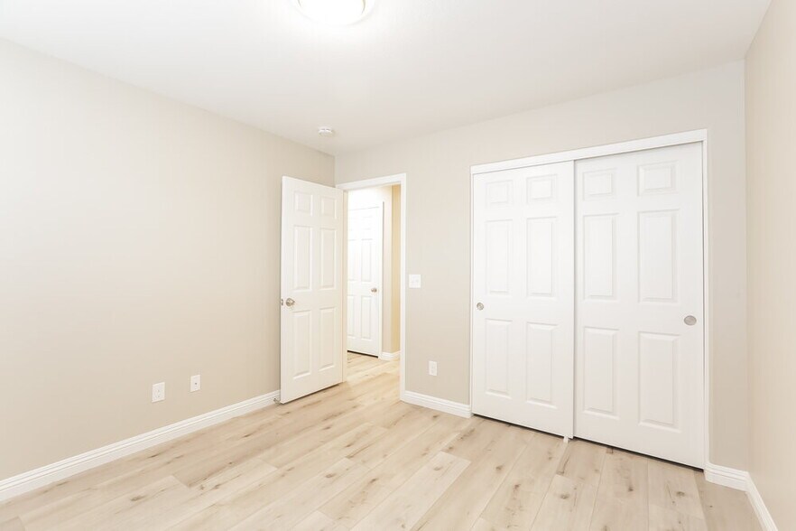 Building Photo - 8273 Oliver Twist Ln