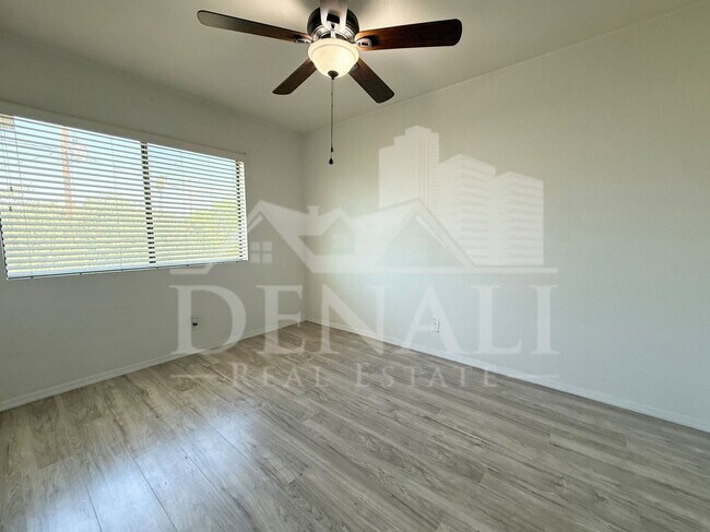 Building Photo - 749 E Montebello Ave