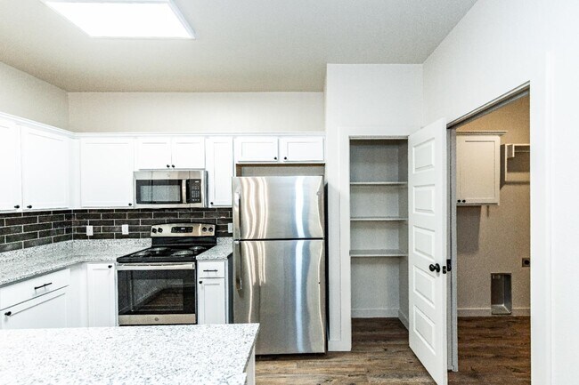 Building Photo - 1006 N 7th St