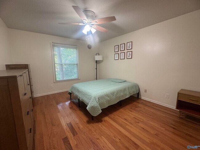 Building Photo - 2132 Belle Grove Dr SW