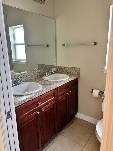 Master Bath - 1123 Normandy Dr