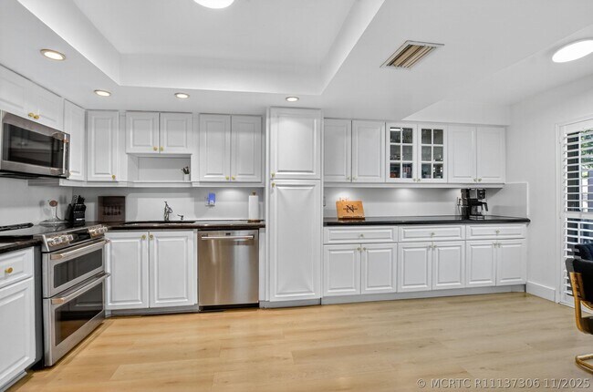 Building Photo - 372 Deer Creek Wildwood Ln E