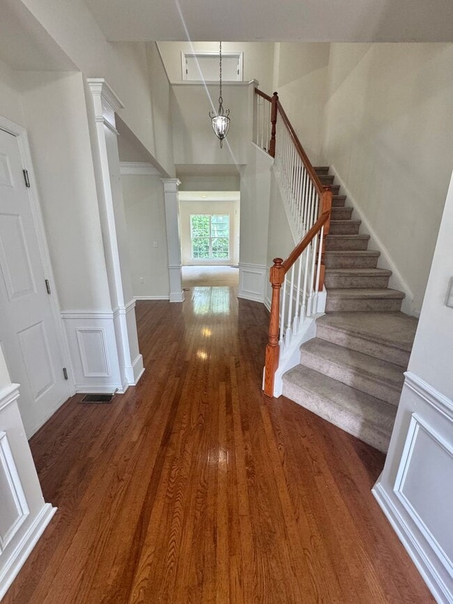 Building Photo - PRICE DROPPED! Spacious 3BR/2.5BA Townhome...